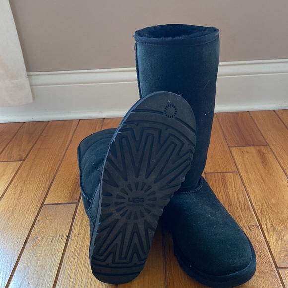 Like new Black Classic tall Ugg’s - Picture 3 of 4